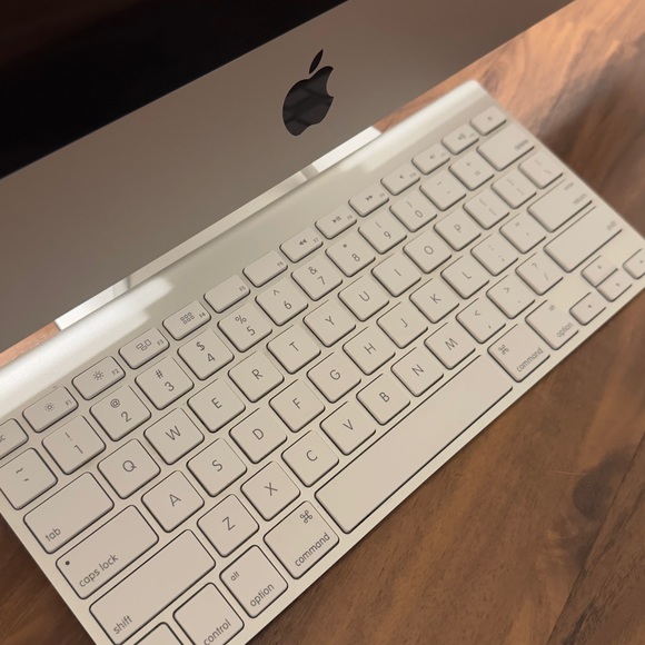 27” Mac - Picture 2 of 4